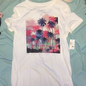White graphic short sleeve top